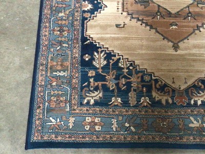 Lot 255 - 20TH CENTURY RUG