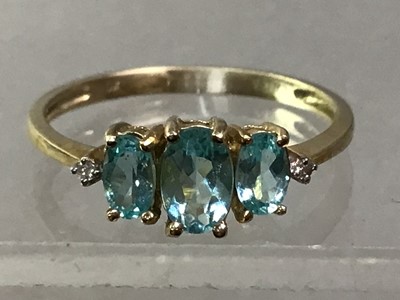 Lot 260 - STONE SET RING