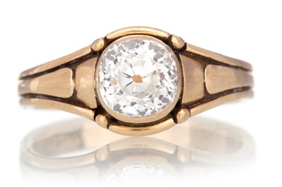 Lot 651 - DIAMOND SOLITAIRE RING