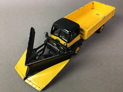 Lot 432 - GROUP OF DIE-CAST MODEL VEHICLES