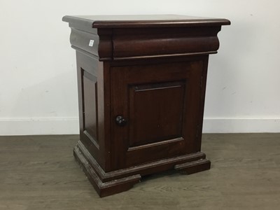 Lot 475 - GROUP OF FIVE BEDSIDE CABINETS