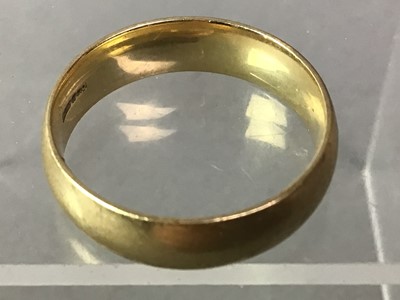 Lot 512 - WEDDING BAND