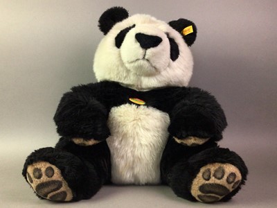 Lot 637 - MODERN STEIFF BEAR