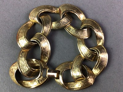 Lot 621 - COLLECTION OF COSTUME JEWELLERY