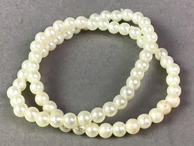 Lot 561 - COLLECTION OF COSTUME JEWELLERY