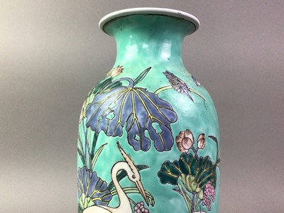 Lot 673 - LATE 19TH/EARLY 20TH CENTURY CHINESE VASE