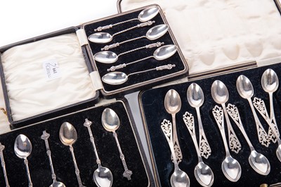 Lot 199 - SET OF SIX SILVER APOSTLE TOP COFFEE SPOONS