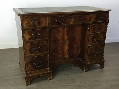 Lot 321 - REPRODUCTION MAHOGANY KNEEHOLE WRITING DESK