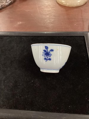 Lot 1126 - GROUP OF CHINESE BLUE AND WHITE CUPS AND BOWLS