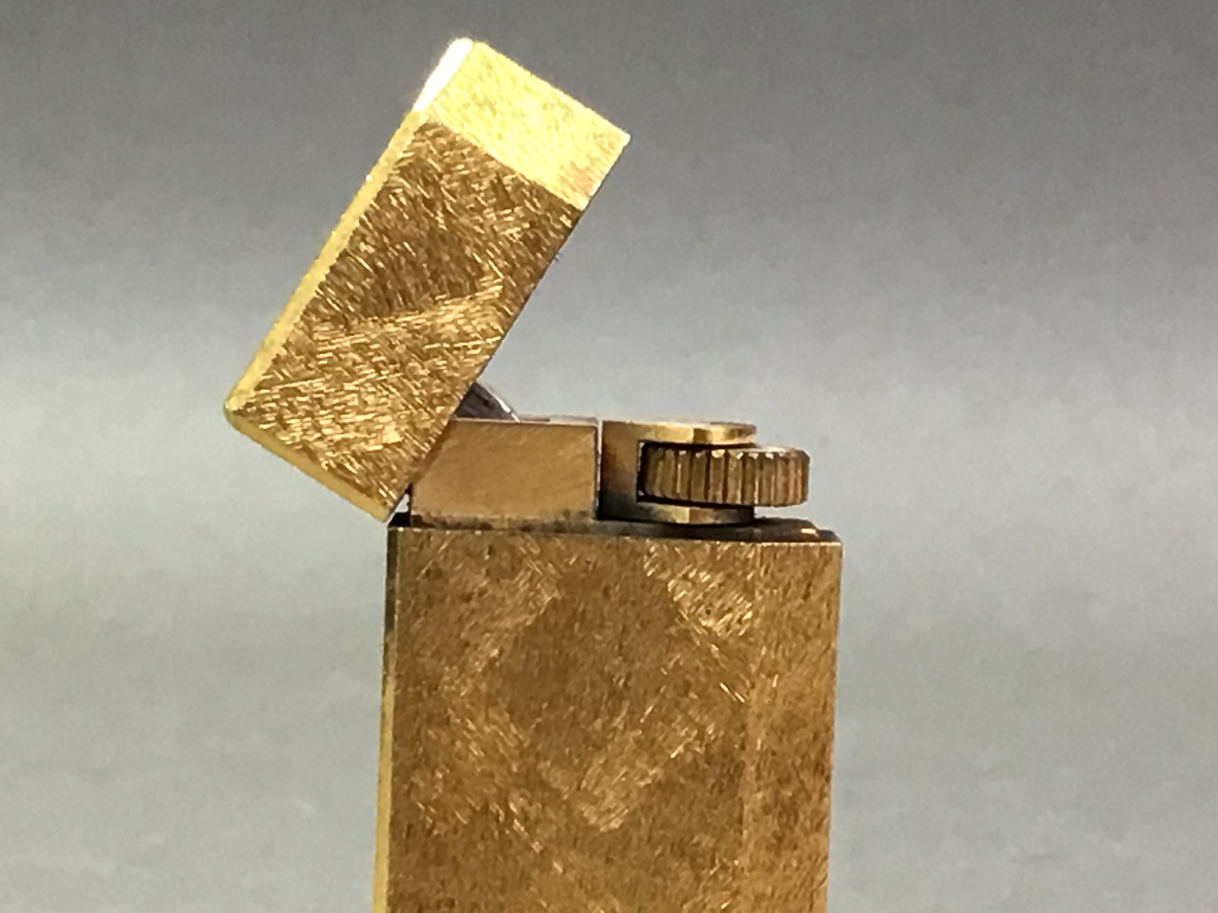 Cartier lighter solid online gold