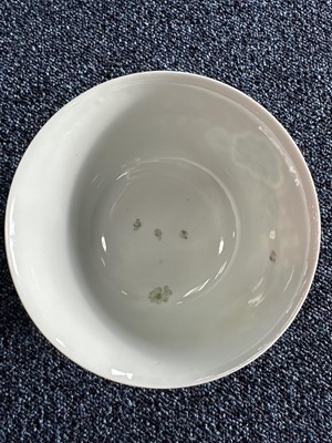 Lot 1112 - ATTRACTIVE PAIR OF CHINESE FALANGCAI 'LOTUS' BOWLS