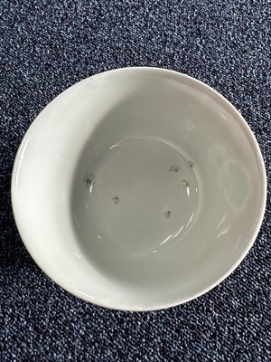 Lot 1112 - ATTRACTIVE PAIR OF CHINESE FALANGCAI 'LOTUS' BOWLS