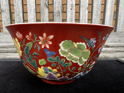 Lot 1112 - ATTRACTIVE PAIR OF CHINESE FALANGCAI 'LOTUS' BOWLS