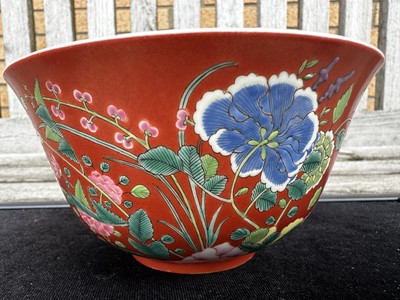 Lot 1112 - ATTRACTIVE PAIR OF CHINESE FALANGCAI 'LOTUS' BOWLS