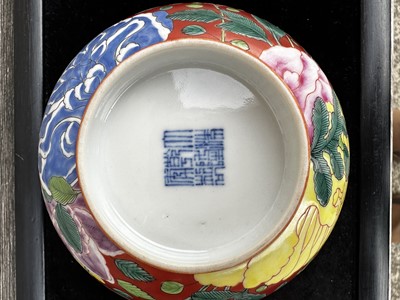 Lot 1112 - ATTRACTIVE PAIR OF CHINESE FALANGCAI 'LOTUS' BOWLS