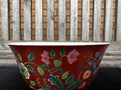 Lot 1112 - ATTRACTIVE PAIR OF CHINESE FALANGCAI 'LOTUS' BOWLS