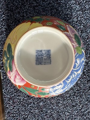 Lot 1112 - ATTRACTIVE PAIR OF CHINESE FALANGCAI 'LOTUS' BOWLS