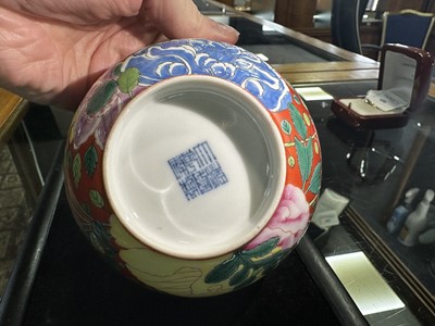 Lot 1112 - ATTRACTIVE PAIR OF CHINESE FALANGCAI 'LOTUS' BOWLS