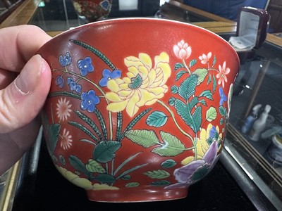 Lot 1112 - ATTRACTIVE PAIR OF CHINESE FALANGCAI 'LOTUS' BOWLS