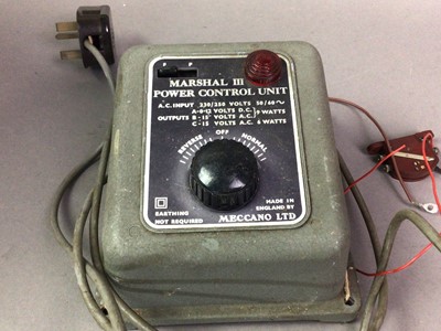 Lot 187 - HORNBY TINPLATE CARRIAGES