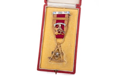 Lot 14 - DIAMOND SET FOURTEEN CARAT GOLD MASONIC JEWEL