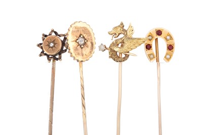 Lot 661 - COLLECTION OF PINS AND BROOCHES