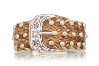 Lot 762 - GOLD BUCKLE RING