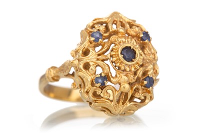 Lot 767 - SAPPHIRE CLUSTER RING