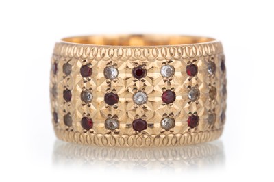 Lot 770 - RUBY AND DIAMOND RING