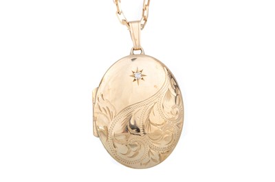 Lot 783 - GOLD LOCKET ON CHAIN