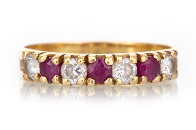 Lot 788 - RUBY AND DIAMOND RING