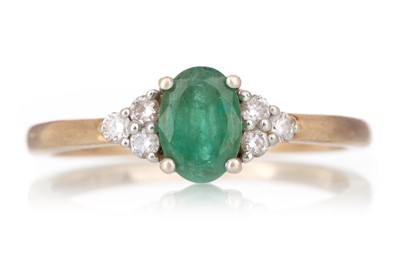 Lot 864 - EMERALD AND DIAMOND RING