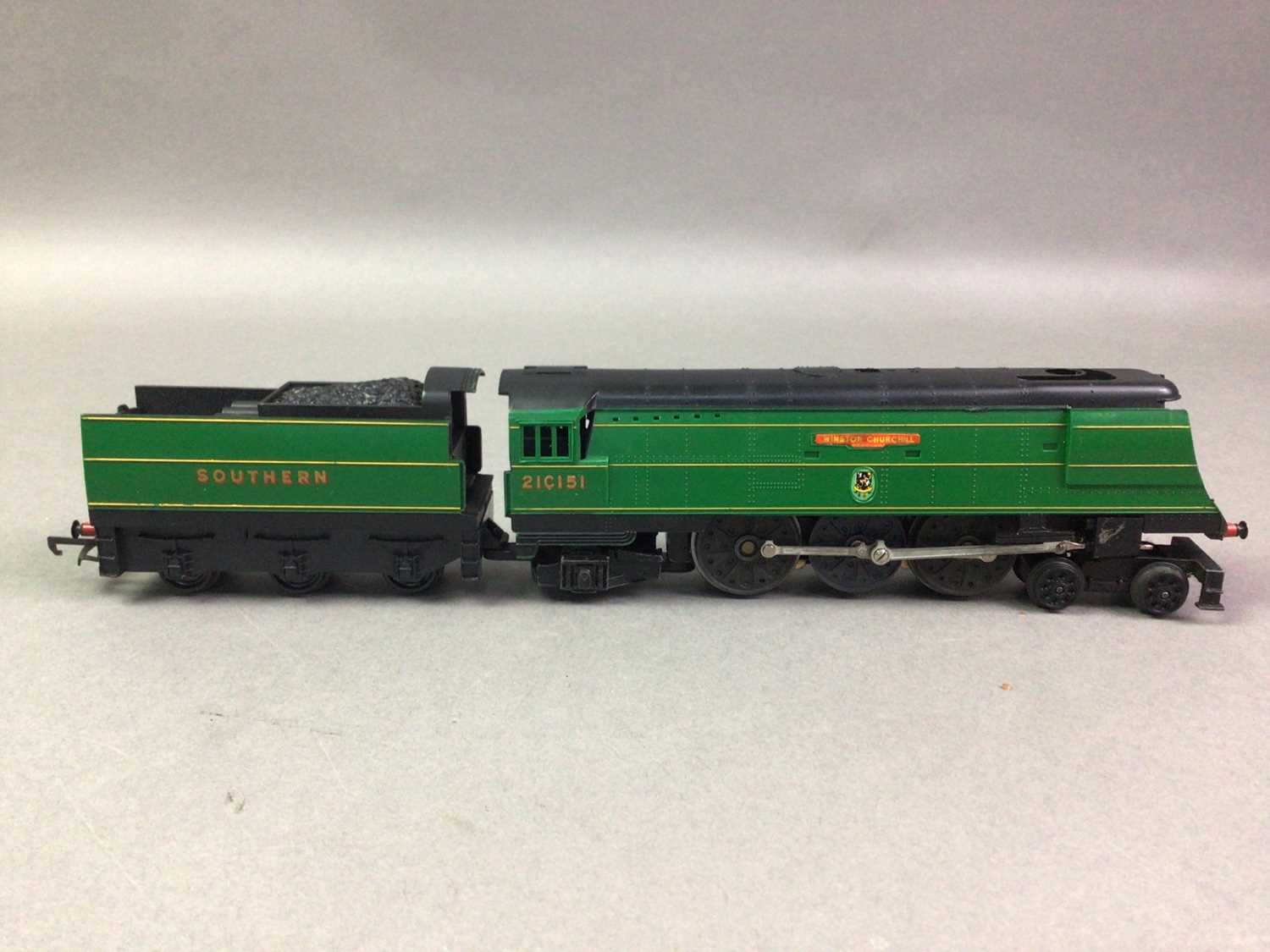 Lot 384 - TRIANG 00 GUAGE SIR WINSTON CHURCHILL ENGINE AND TENDER