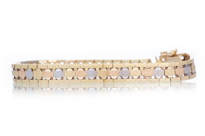 Lot 790 - GOLD BRACELET