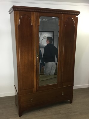 Lot 438 - MAHOGANY BEDROOM SUITE