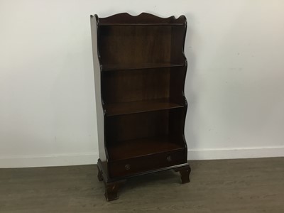 Lot 442 - REPRODUCTION MAHOGANY OPEN BOOKCASE