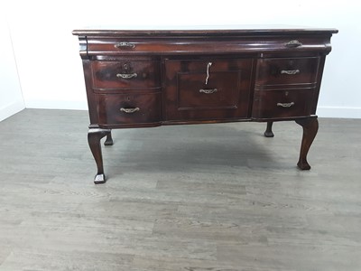 Lot 475 - MAHOGANY SIDEBOARD