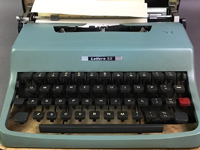 Lot 549 - OLIVETTI, LETTERA 32 PORTABLE TYPEWRITER