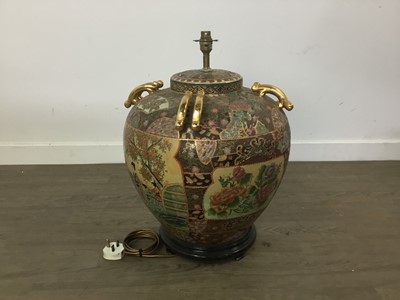 Lot 541 - LARGE JAPANESE STYLE CERAMIC TABLE LAMP