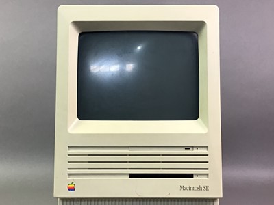 Lot 594 - MACINTOSH SE COMPUTER