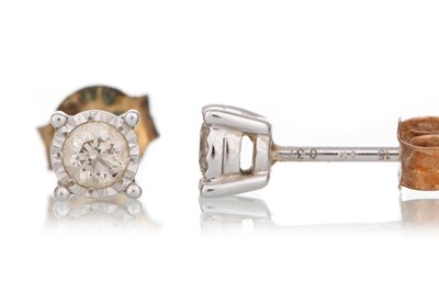 Lot 829 - PAIR OF DIAMOND STUD EARRINGS