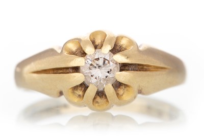 Lot 833 - DIAMOND GYPSY RING