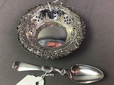 Lot 565 - PAIR OF LATE VICTORIAN EMBOSSED SILVER BON BON DISHES WITH PLAIN CENTRES