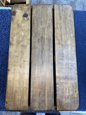 Lot 7 - VINTAGE WOODEN WINE CARRIER