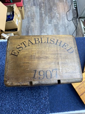 Lot 7 - VINTAGE WOODEN WINE CARRIER