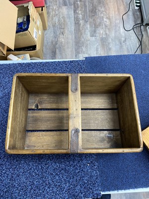 Lot 7 - VINTAGE WOODEN WINE CARRIER