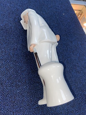Lot 17 - ROYAL DOULTON FIGURE OF WINSTON CHURCHILL