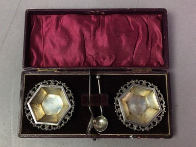 Lot 22 - EDWARDIAN SILVER SALT SET