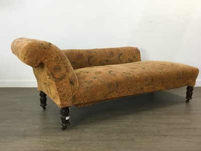 Lot 215 - LATE VICTORIAN CHAISE LONGUE