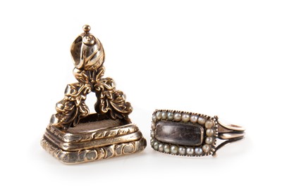 Lot 244 - GILT METAL FOB WITH INTAGLIO SEAL